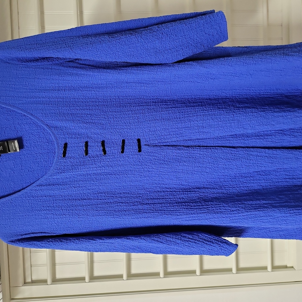 Beautiful blue ali miles size medium pullover tunic length top